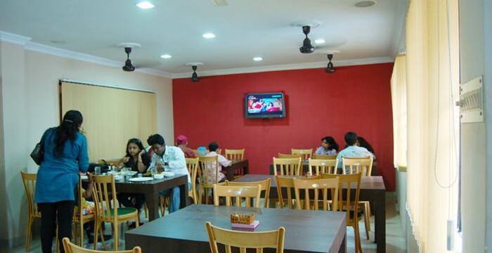 hotel-greenland-inn-digha-restaurant