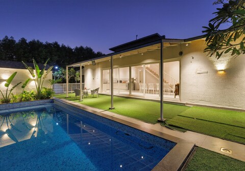 The Crystal Haven by StayJade|Pool|4BHK