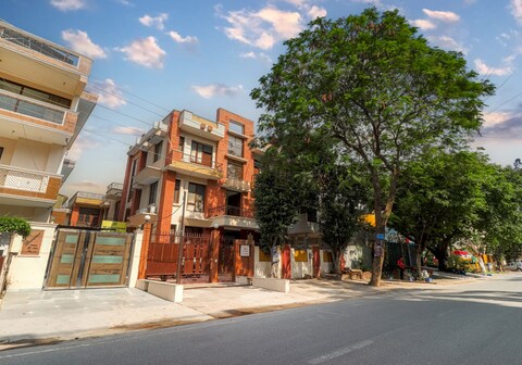 Hotel AP International Near Medanta Hospital