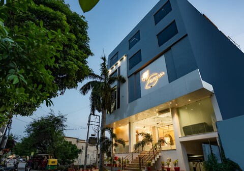 Evara Inn