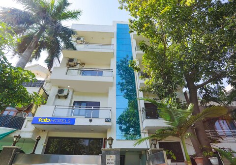 FabHotel Comfirt Inn