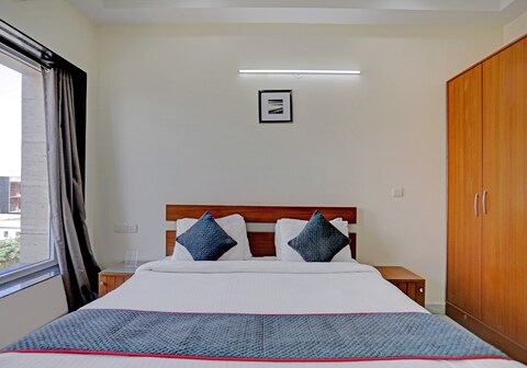 Townhouse Merriment Near ISKCON Temple Noida