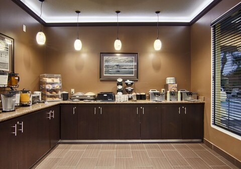 Best Western Plus Seawall Inn & Suites By The Beach