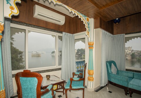 Jheel Hotel & Restaurent