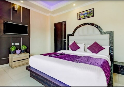 Uphill Courtyard on Hilltop, Family Suites for 1-6 people