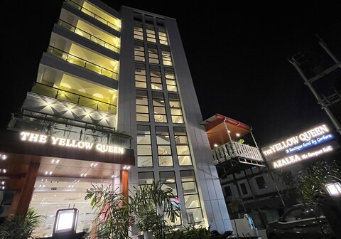 Hotel Yellow Queen
