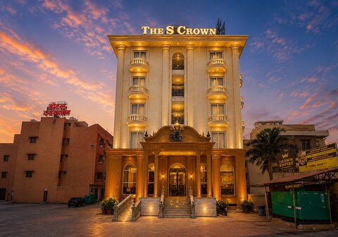 The S Crown - Pure Veg