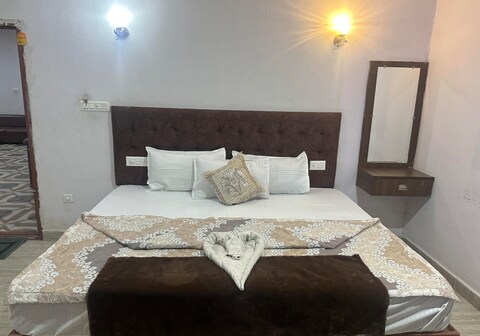 THE ROYAL PALACE AND K G N RESTUARANT