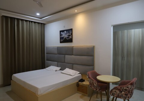 Radha Madhav Hotel and Banquet