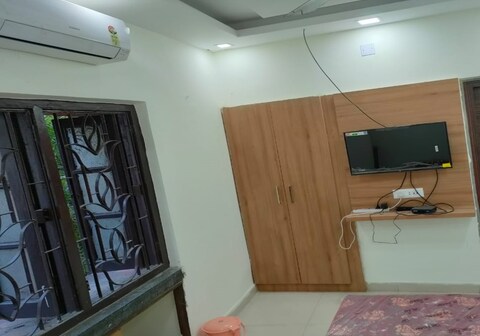 Mominpur Guest House