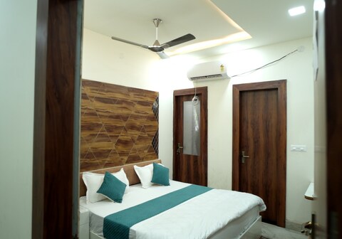 Ebony Hotel & Banquets