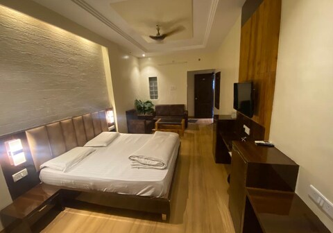 Hotel radhika Palace