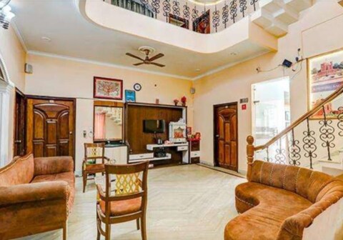 Hotel Raka, Prayagraj