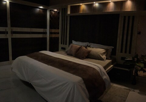 FamJam | 4Bhk Turquoise Tranquility