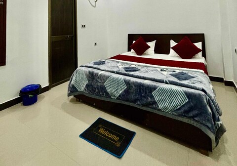 Flagship OYO Hotel Om