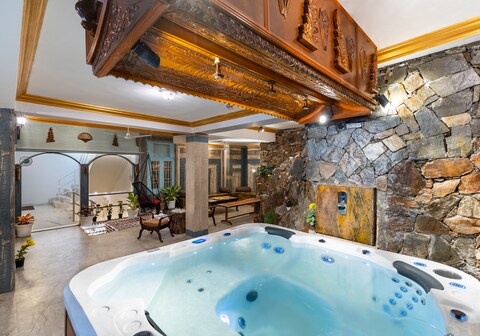 Grandeur Suite By Hill Villa Signature Suites