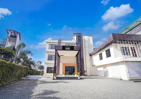 Collection O Golapar Haldwani