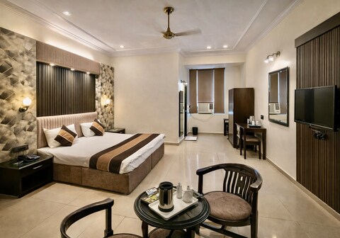 Hotel Perfect, Karol Bagh Metro