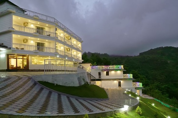 Moonline | Valley-view Rooms and Restaurant