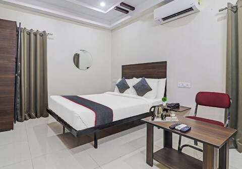 Collection O White House Near KIMS Kondapur