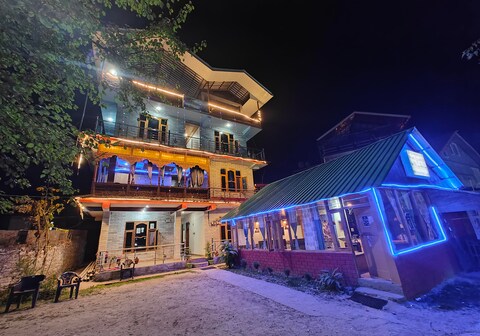 Dimension1111 Cafe, Camps & Homestay