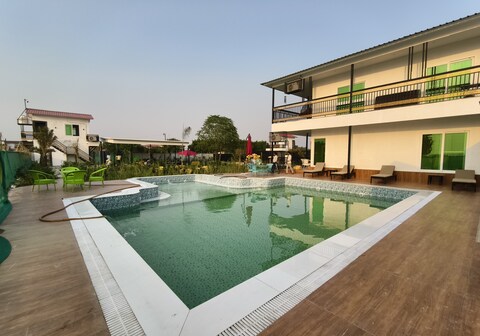 Redfox Riverview Farmhouse