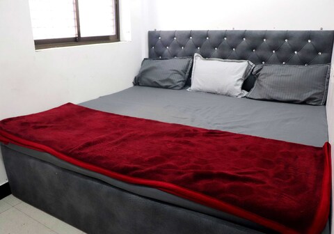 Hotel Narmada Palace