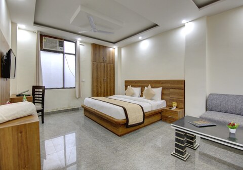 Hotel The Premier Noida