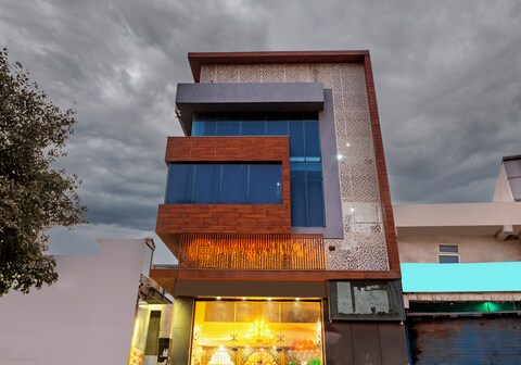 Treebo Elegant Palace