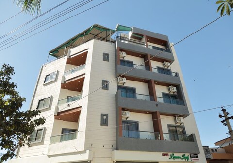 Hotel Room With Rooftop Pool BBQ in Udaipur