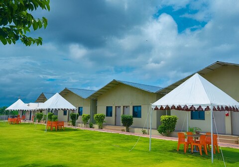 Unity Sunrise Resort - Statue of Unity Kevadia