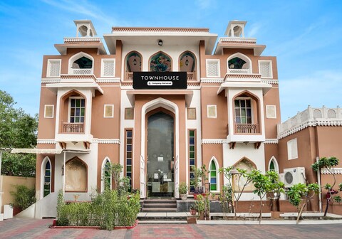 Super Townhouse Mansarovar Near Metro Station Formerly Dev Villas