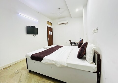 HOTEL GOLDEN PLACE