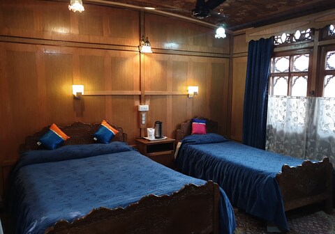 Houseboat Gold Mohar