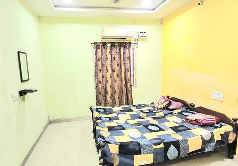 Hotel O Chandras Luxury Rooms