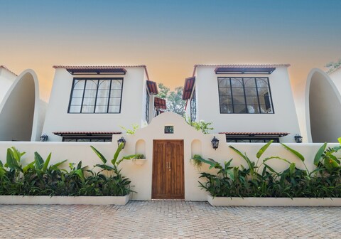 Immersive Luxury by Ruhe Stays Private Pool 8 min to Beach