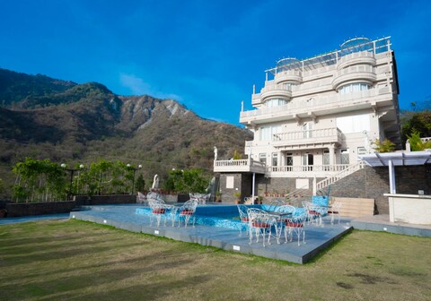 Shahanshahi Adventure Park & Wellness Resort