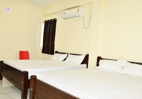 SRI NAVANEETHA KRISHNA MAHAL &RESIDENCY