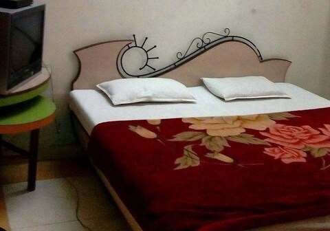 Kanha Guest House & Hotel