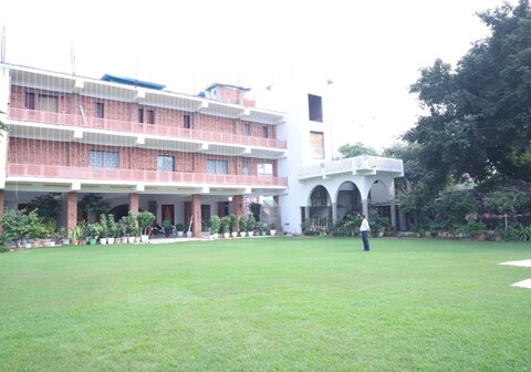 Shri Nehas Hotel And Restaurant