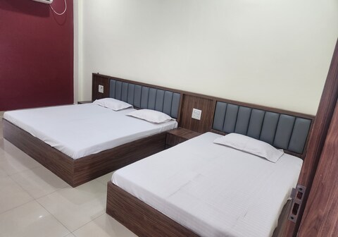 Parinay Garden & Guest House