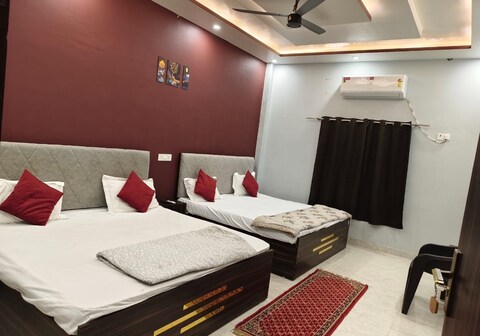 Shree R Palace