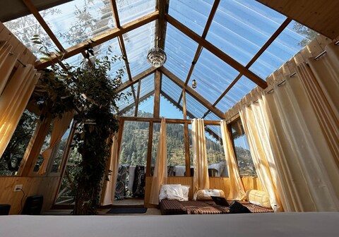 HieSky Treehouse Jibhi