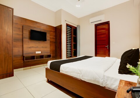 Super Townhouse Dera Bassi