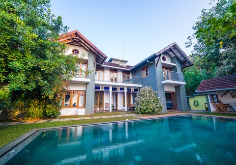 Hibiscus Earth Private Pool Villa, A CGH Earth SAHA Experience