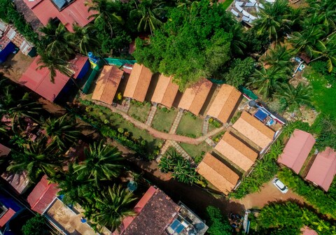 Shivalay Cottages|Rooms & Restaurant