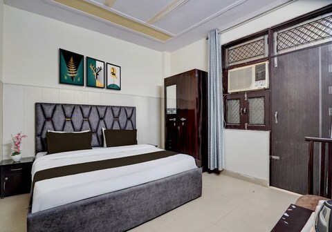 Super Hotel O Dwarka Mor Metro Station