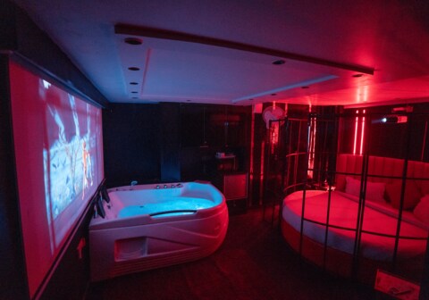 Orsom Stays Sassy - Sector 42