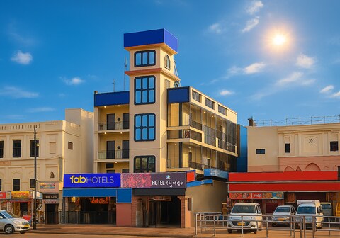 FabHotel Raghunandan Inn
