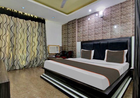 Collection O The Shree Dhar Niwas